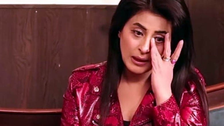 ایسا کیا ہوا کہ فلم اسٹار لیلیٰ بے اختیار رو پڑیں؟