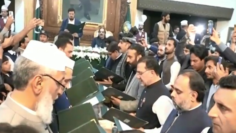 خیبرپختونخوا کی کابینہ نے حلف اٹھا لیا