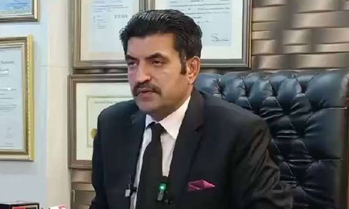 خان صاحب رمضان میں جیل سے باہر آجائیں گے، شیر افضل مروت