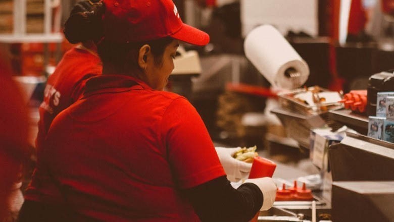 کراچی دنیا بھر میں دوستانہ فاسٹ فوڈ ورکرز کے لیے چوتھے نمبر پر براجمان