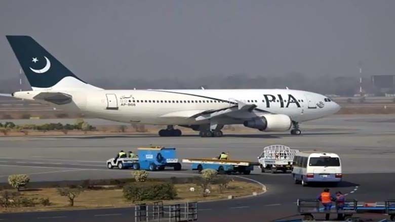 قومی ایئر لائن (پی آئی اے)کی فضائی میزبان بغیر پاسپورٹ کینیڈا پہنچ گئی