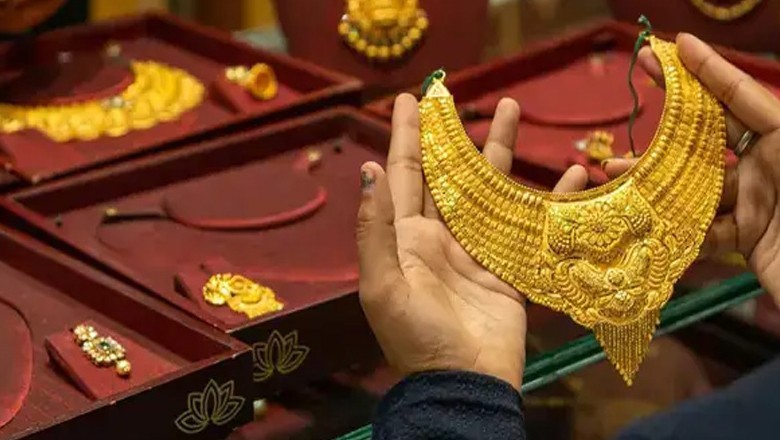 سونے کی فی تولہ قیمت 2 لاکھ 27 ہزار سے بھی تجاوز کرگئی