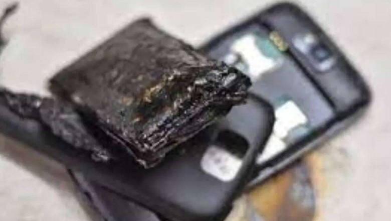 چارجنگ کے دوران موبائل پھٹنے سے 4 کمسن بہن بھائی ہلاک