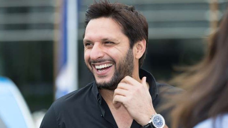 شاہد آفریدی کا پی ٹی آئی کے ٹرولز کو ’محبت‘ بھرا جواب