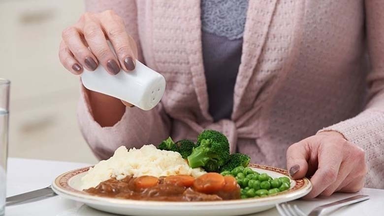 نمک کا استعمال کتنا اور کیسے کریں؟ ضرور جان لیں!