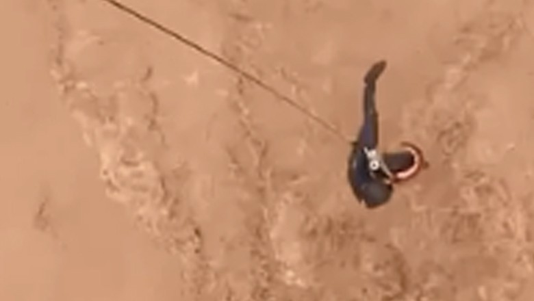 عمان میں بارش سے بڑی تباہی، سیلابی ریلے میں اسکول وین بہہ گئی، 19 جاں بحق