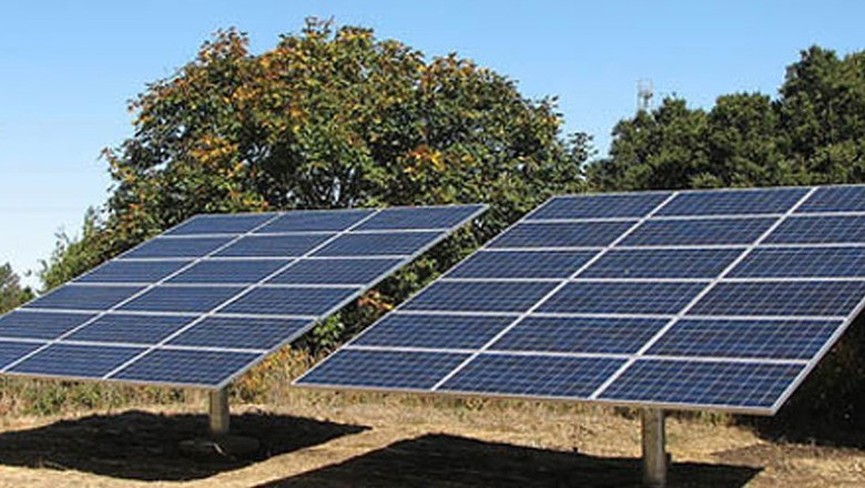 حکومت کا سولر پینل لگوانے والے صارفین سے بھاری ٹیکس وصول کرنے کا فیصلہ