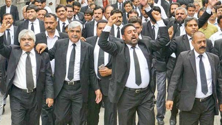 پاکستان بھر کے وکیلوں کے خلاف مقدمات فوری ختم کرنے کا مطالبہ