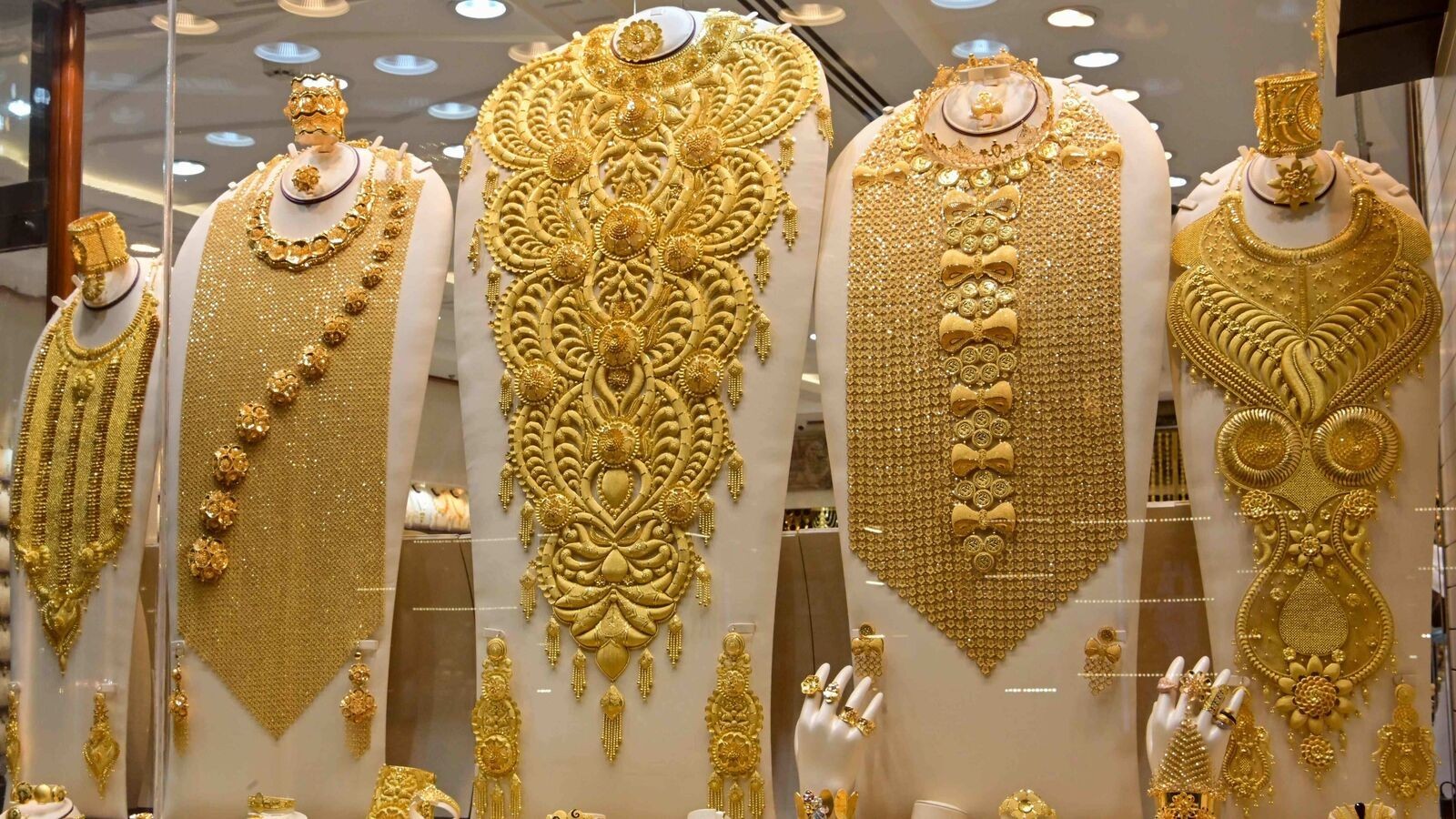 سونے کی قیمت میں مزید کمی ریکارڈ