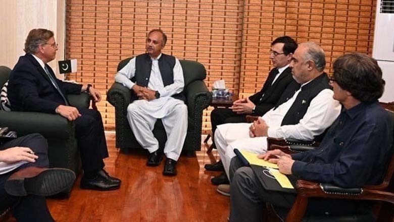 پی ٹی آئی رہنمائوں کی ڈونلڈ بلوم سے ملاقات، عدم اعتماد لندن پلان کا حصہ قرار