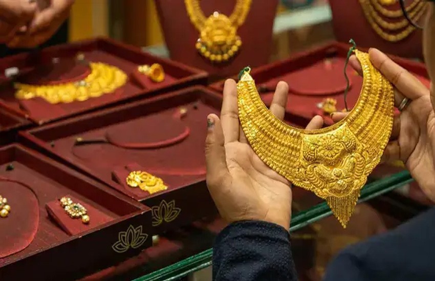 سونے کی قیمت یک دم ہزاروں روپے بڑھ گئی