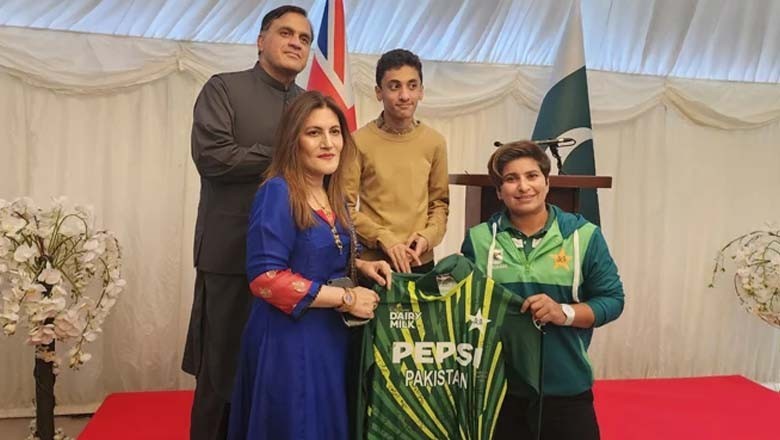 پاکستان ہائوس لندن میں پاکستان ویمنز کرکٹ ٹیم کو ظہرانہ دیا گیا