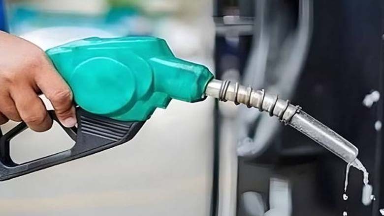 پیٹرولیم مصنوعات کی قیمتوں میں بڑی کمی کردی گئی