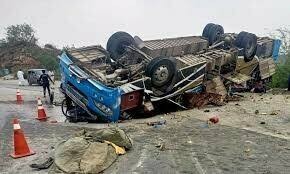 روزگار کی تلاش کیلیے جانے والے خاندان پر قیامت ٹوٹ پڑی، 14 جاں بحق