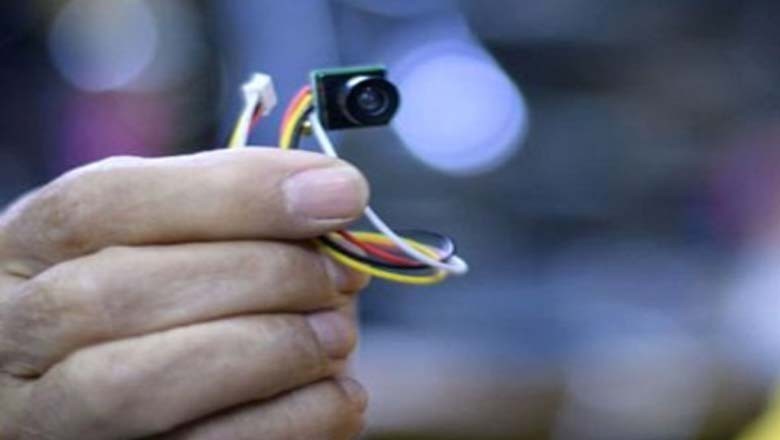 بھارت ،خواتین کے ٹرائل روم میں خفیہ کیمرہ برآمد