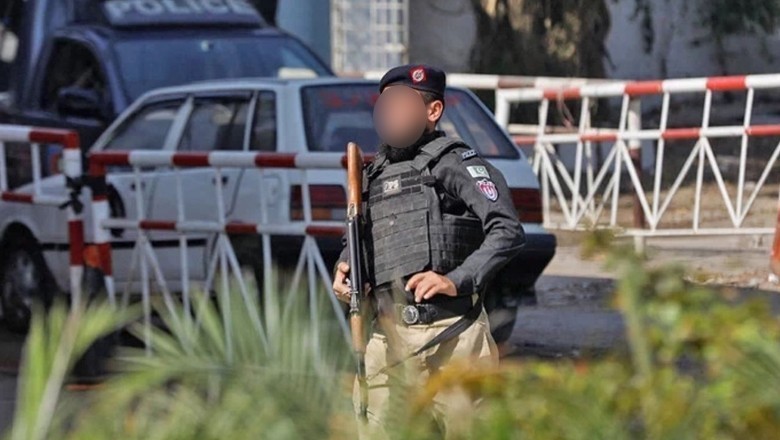 کراچی میں ڈکیت پولیس اہلکار سے موبائل اور 80 ہزار لوٹ کر کے گئے