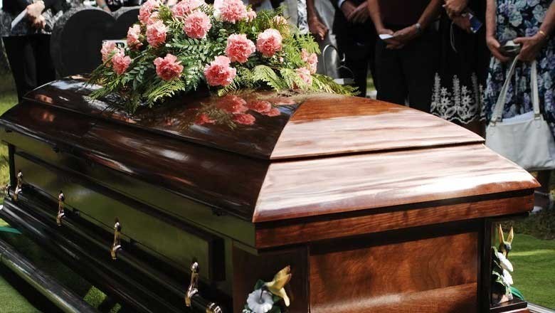 لاش گھر پر آئی تو خاتون زندہ ہوگئیں