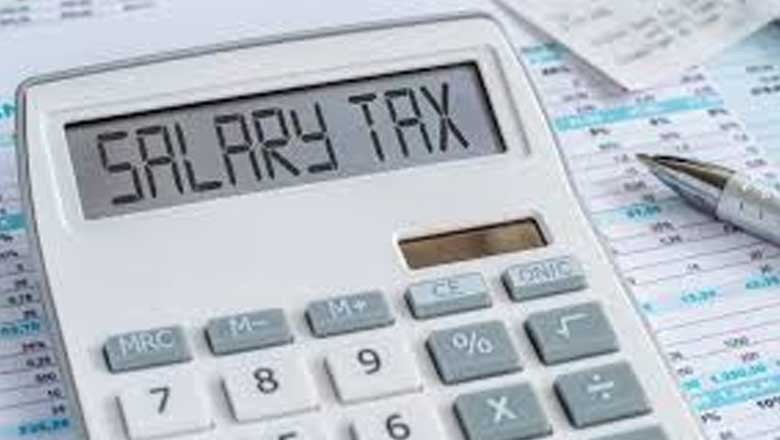 تنخواہ دار طبقے پر انکم ٹیکس میں اضافہ، ماہانہ کتنی آمدن پر کتنا ٹیکس ہوگا؟ جانیے
