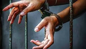 کراچی میں خاتون ڈکیت ساتھی سمیت رنگے ہاتھوں گرفتار