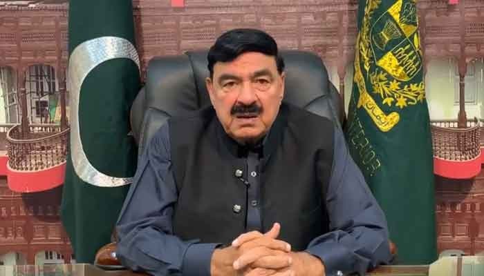 شیخ رشید نے عمران خان کی رہائی کا سوچنے والے کو بے وقوف قرار دے دیا