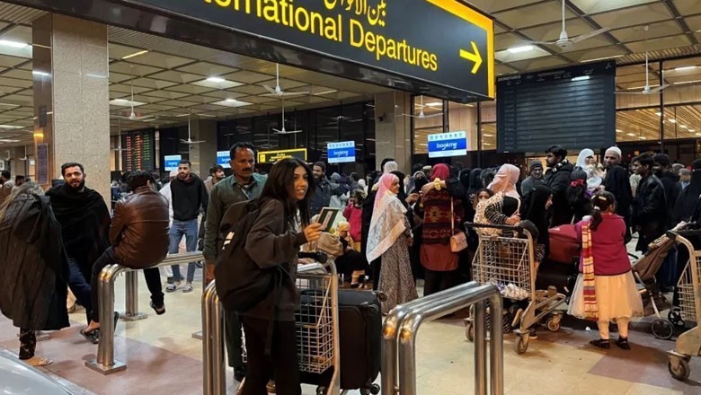 صرف 6 ماہ میں 7 لاکھ 80 ہزار سے زائد نوجوان پاکستان چھوڑ گئے