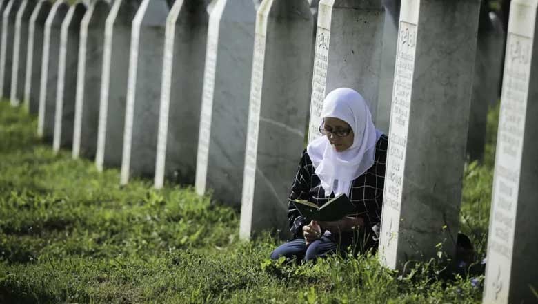 بوسنیا نسل کشی میں مارے جانے والے 14 افراد کی 29 سال بعد تدفین