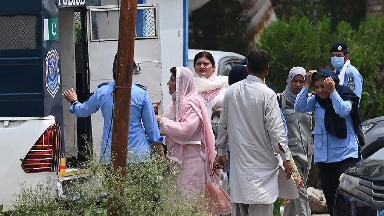 چھاپے کے دوران پولیس اراکین اسمبلی کے حلف نامے بھی ساتھ لے گئی، پی ٹی آئی