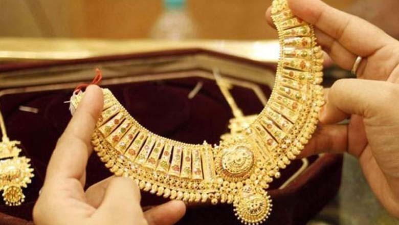 سونے کی فی تولہ قیمت میں 300 روپے کا اضافہ