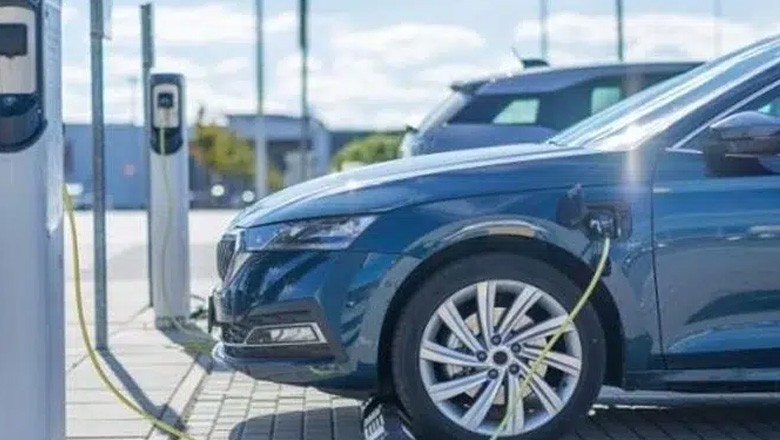 الیکٹریکل گاڑیوں، موٹرسائیکلوں اور رکشہ کے فروغ کیلیے حکومت نے بڑا فیصلہ کرلیا