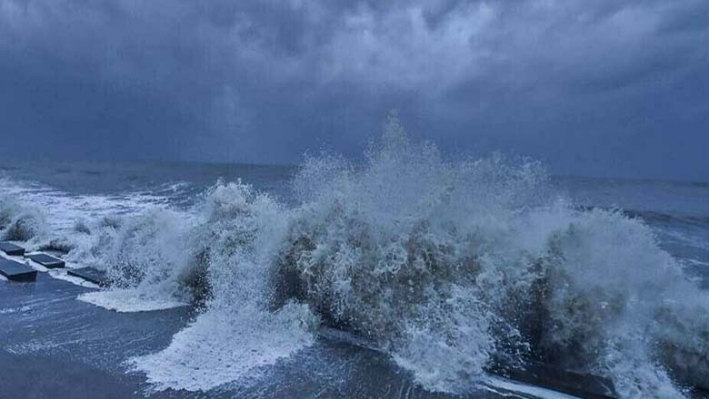 سمندری طوفان کے پیش نظر تیسرا الرٹ، کراچی میں موسلادھار بارش کا امکان