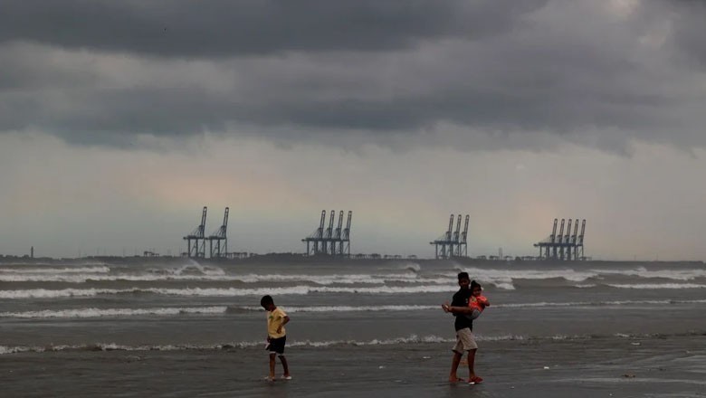 سمندری طوفان کا خطرہ ٹل گیا، رخ پاکستان سے عمان کی طرف ہوگیا