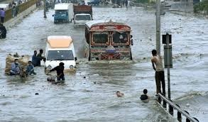 سمندری طوفان کراچی سے مزید دور، شہر میں موسلادھار بارش کا امکان ختم