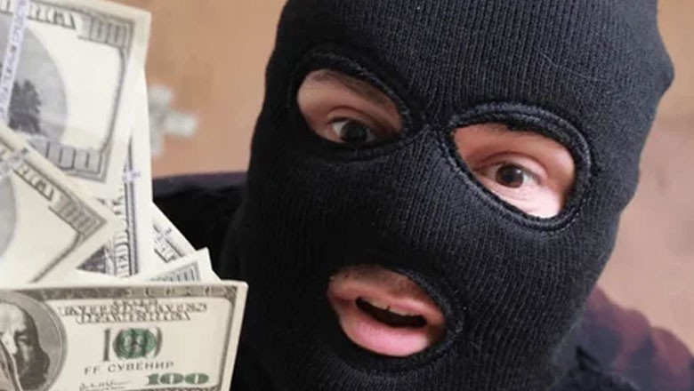 کراچی میں ڈکیتی کی واردات، بینک ملازم سے 10 ہزار امریکی ڈالر چھین لیے گئے