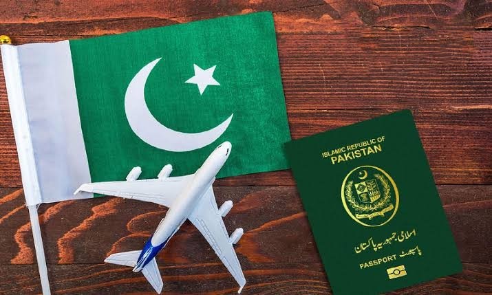 معاشی حالات اور بہتر مستقبل، 5 سالوں میں 32 لاکھ 75 ہزار پاکستانی بیرون ملک منتقل