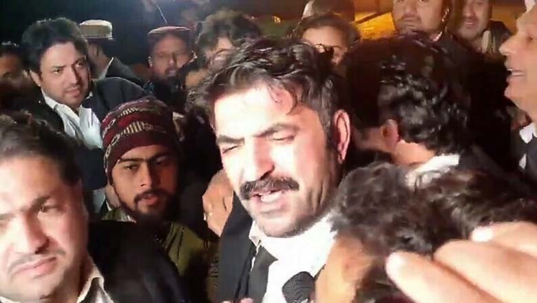 تحریک انصاف کے رہنما شیر افضل مروت اور شعیب شاہین گرفتار