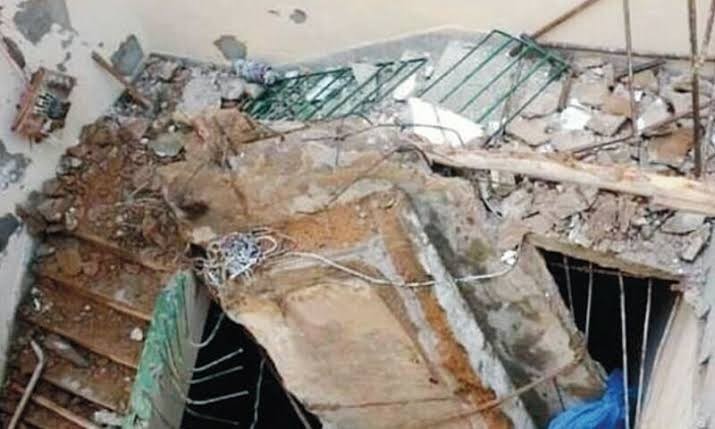 چار سدہ میں قیامت ٹوٹ پڑی، میاں، بیوی اور 3 کمسن بچے جاں بحق