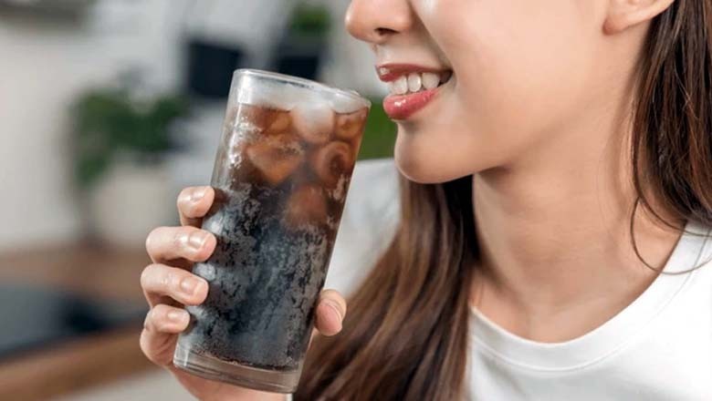 طبی ماہرین نے سافٹ ڈرنکس کی شوقین خواتین کو خبردار کردیا