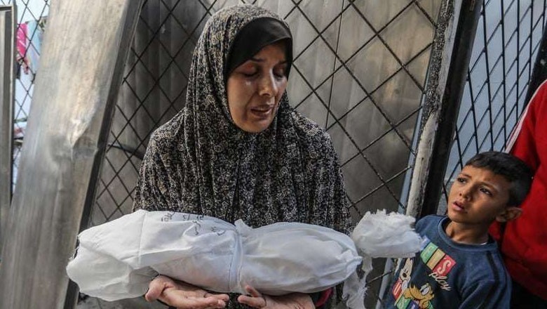 غزہ میں اسرائیلی بربریت ل، 700 سے زائد نومولود بچے بھی شہید
