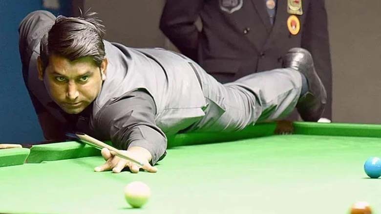 اسنوکر چیمپئن شپ: اسجد اقبال نے بھارتی کھلاڑی کو آؤٹ کلاس کر دیا