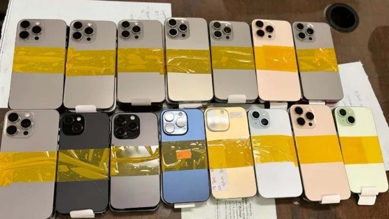 پی آئی اے کی ایئر ہوسٹس 30 آئی فونز اسمگل کرتے ہوئے دھر لی گئی