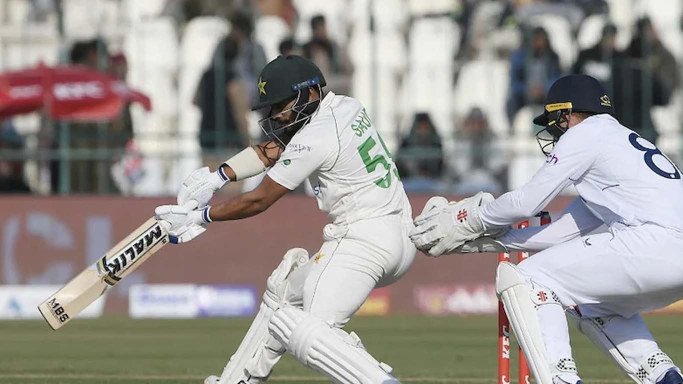 انگلش کرکٹر نے ملتان کرکٹ اسٹیڈیم کی پچ کو بولرز کا قبرستان قرار دے دیا