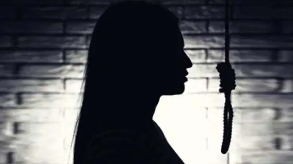 یونیورسٹی ہاسٹل میں مبینہ خودکشی کرنے والی طالبہ کی پوسٹ مارٹم رپورٹ سامنے آگئی