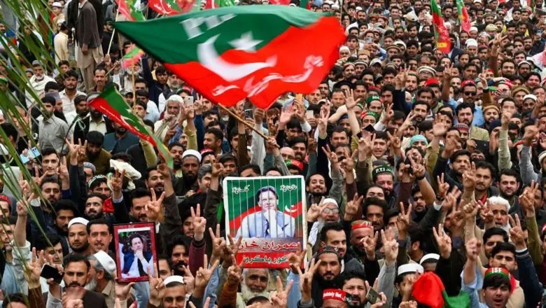 26ویں آئینی ترمیم، پی ٹی آئی کا کالعدم سے سیاسی جماعت تک کا سفر