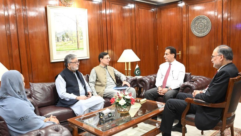 پی ٹی آئی نے چیف جسٹس کی تقرری کیلیے بنائی گئی کمیٹی میں بیٹھنے سے معذرت کرلی