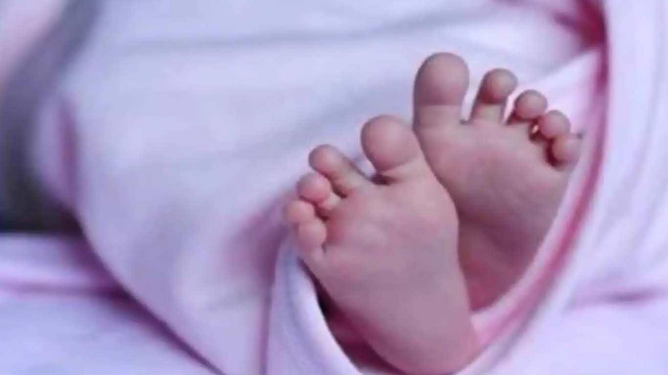 حیدرآباد کے نجی اسپتال نے زندہ بچی کو مردہ قرار دے دیا