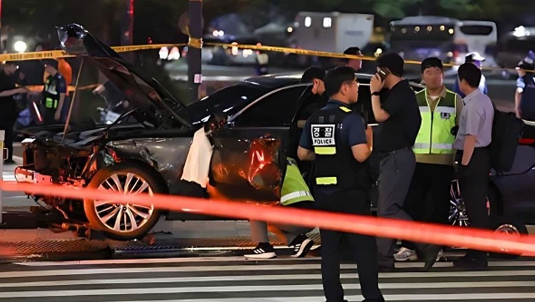 بیوی کی طلاق پر شہری نے مجمعے پر گاڑی چڑھا دی، 35 افراد ہلاک، 43 زخمی