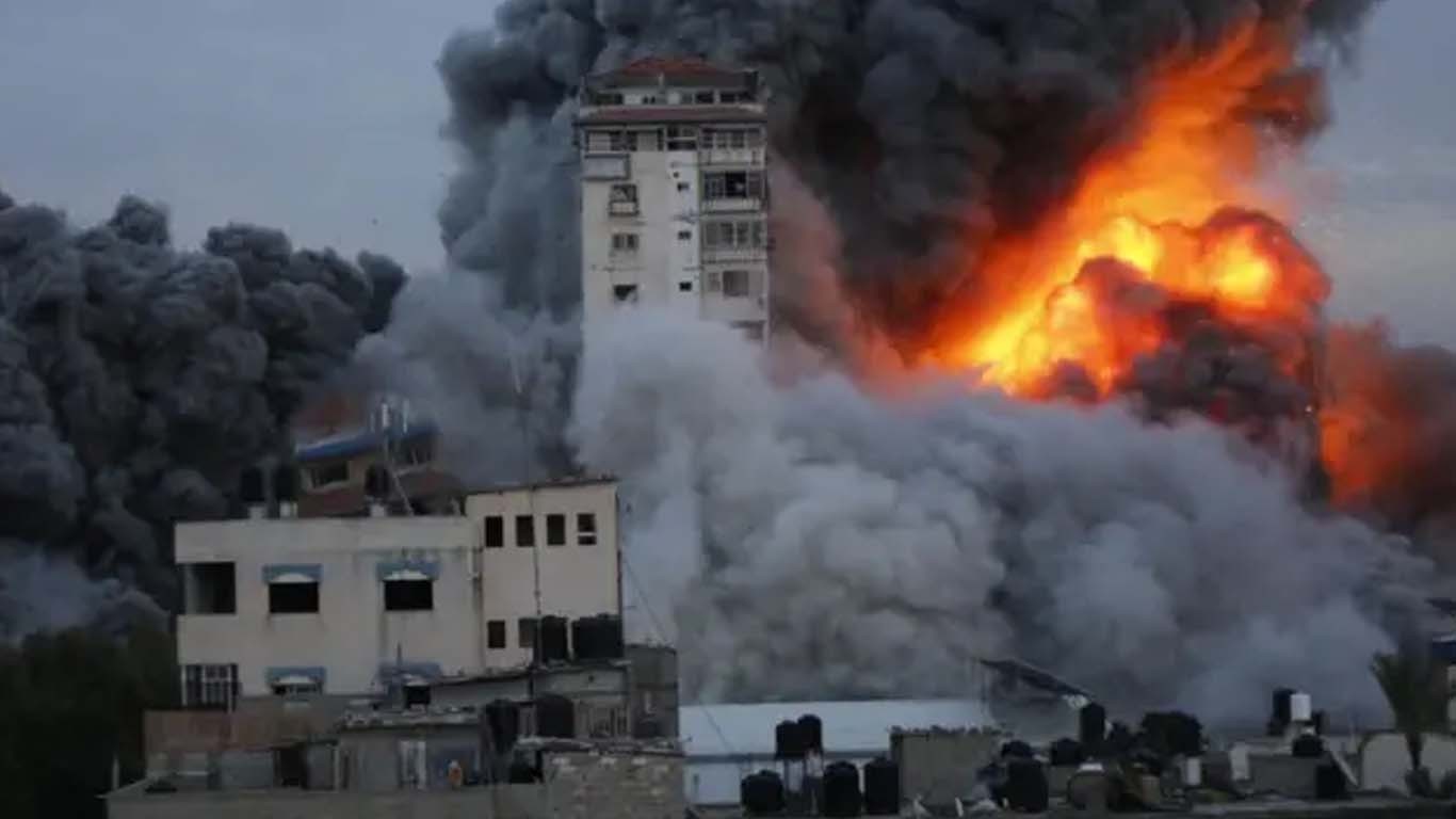 اسرائیلی جنگی طیاروں اور ٹینکوں سے بمباری، 30  فلسطینی شہید