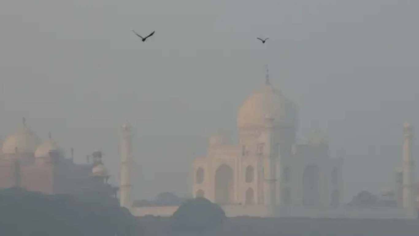 بھارت زہریلی سموگ سے تاج محل کا حسن بھی ماند پڑ گیا