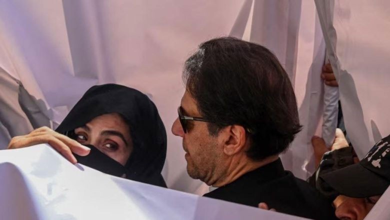’عمران خان کو پی ٹی آئی قیادت سے زیادہ بشری بی بی پر بھروسہ ہے‘