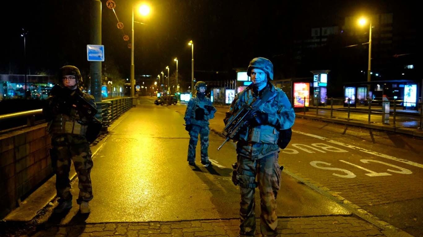 فرانس: مہاجرین کے کیمپ پر فائرنگ، 4 افراد لقمہ اجل بن گئے